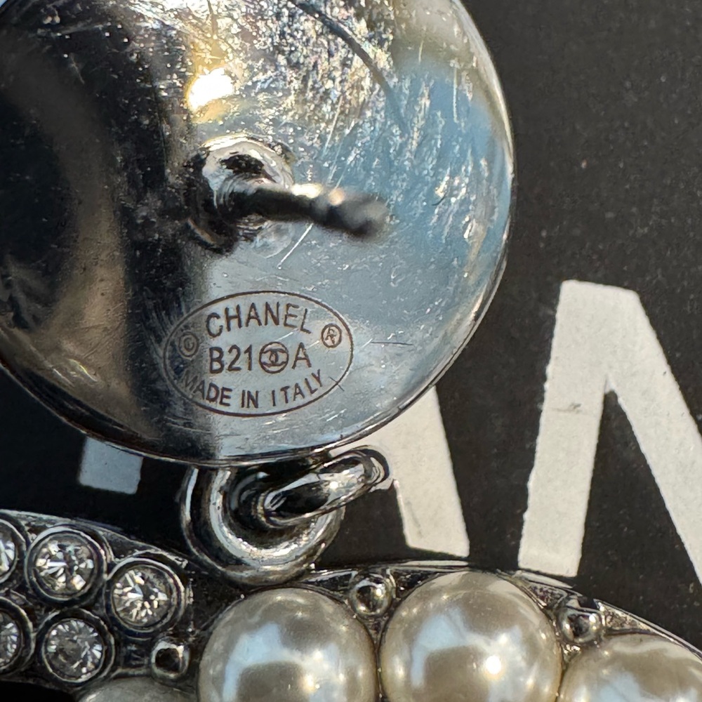 Chanel CC Pearl and Silver Earrings - Picture 4 of 4